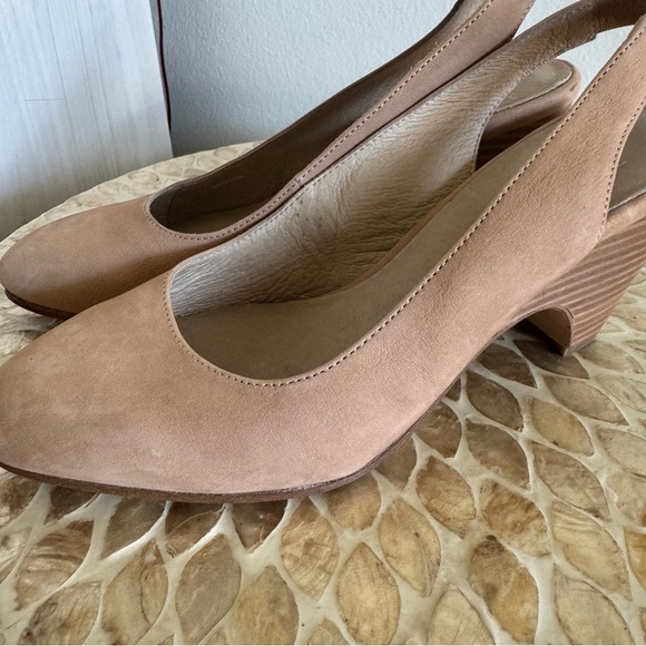 Eileen Fisher Beige Milla Slingback Leather Heel Pumps size 9 - Picture 9 of 12